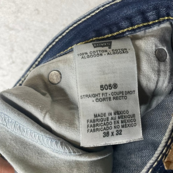 Levi Strauss Co 505 Jeans Mens 38x32 Straight Fit Dark Wash Denim Cotton - Picture 4 of 8